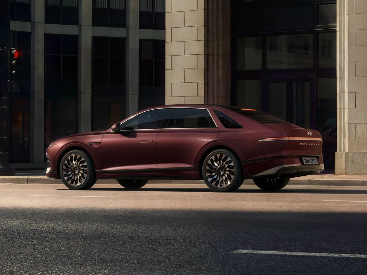 Hyundai Grandeur VII Restayling — 3/4 arxadan