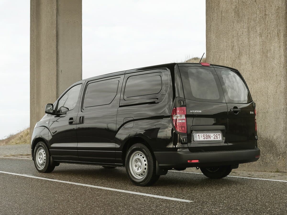 Hyundai H-1 II Restayling 2 — 3/4 arxadan