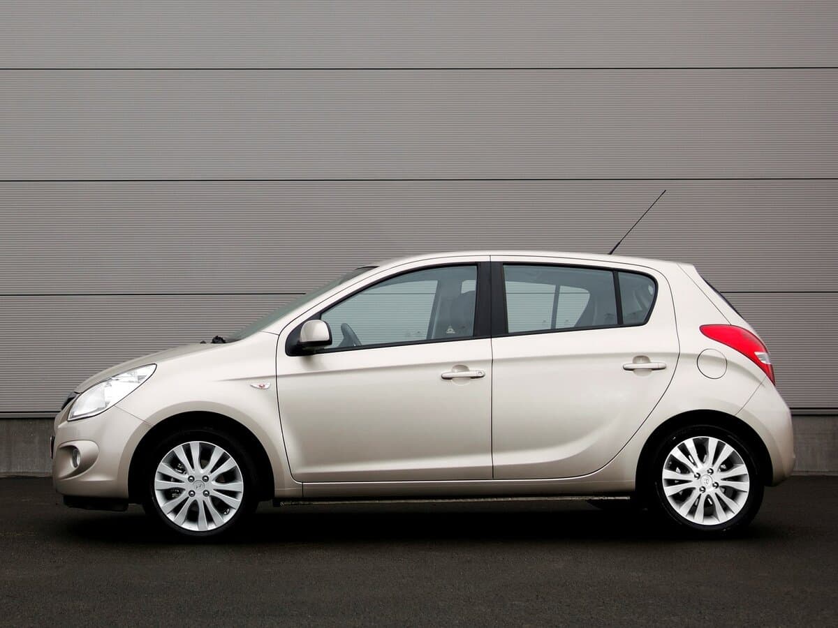 Hyundai i20 I — Yandan