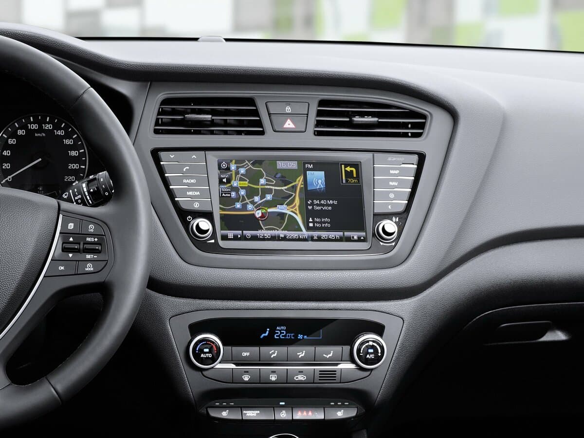 Hyundai i20 II — Salon, öndən