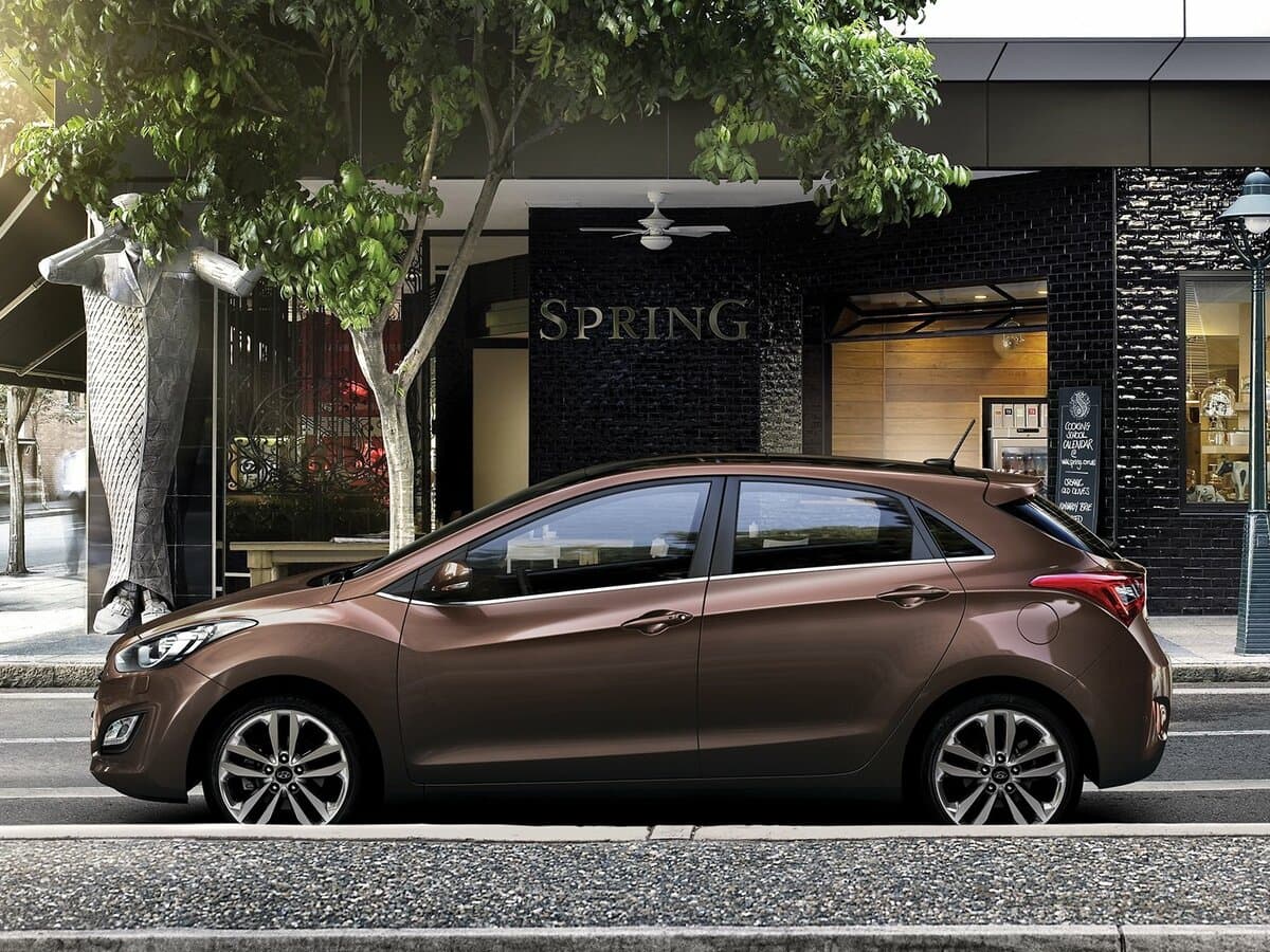 Hyundai i30 II Restayling — Yandan