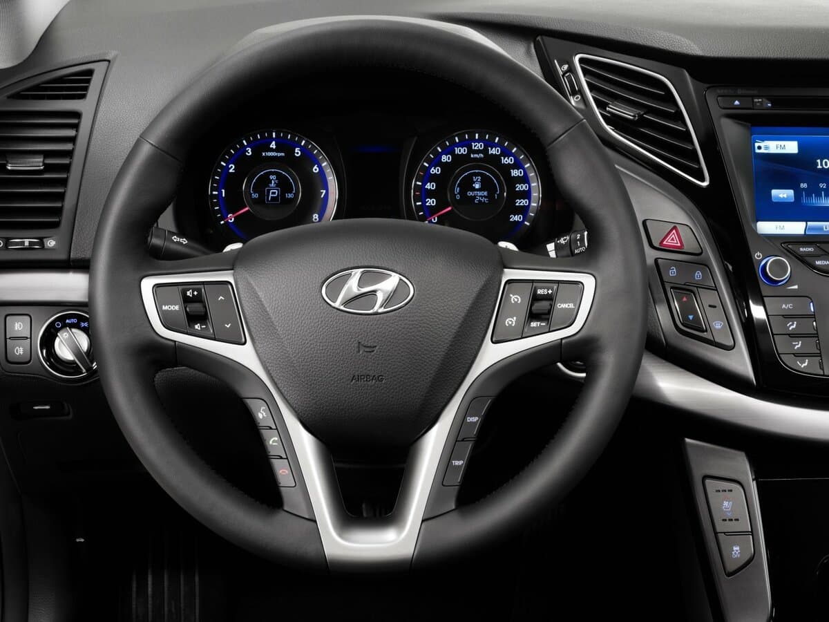 Hyundai i40 I — Sükan