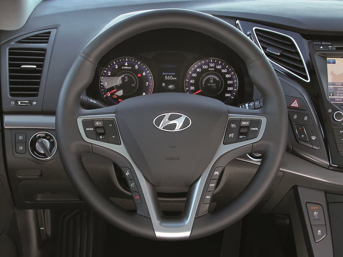 Hyundai i40 I — Sükan