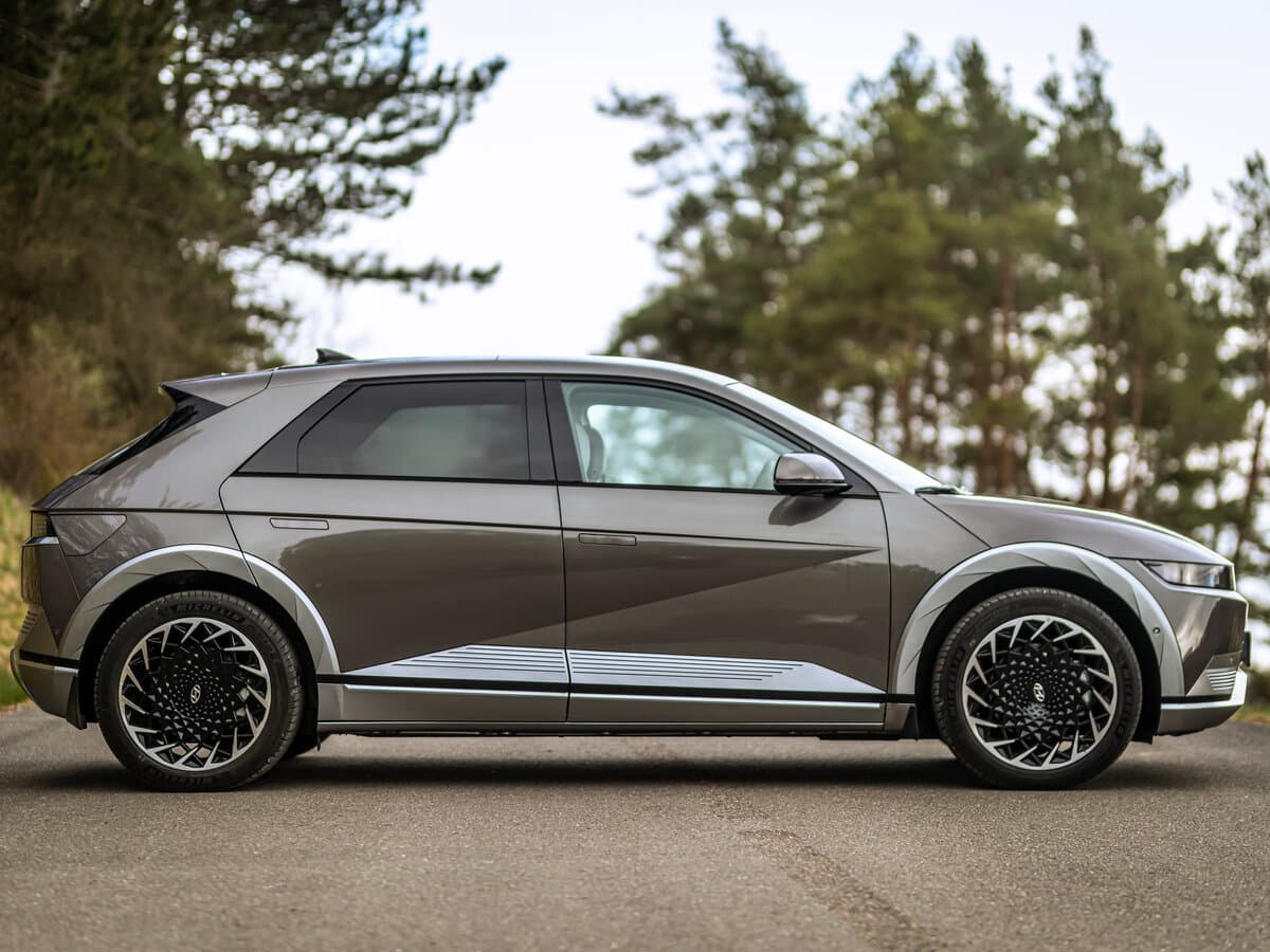 Hyundai IONIQ 5 I — Yandan