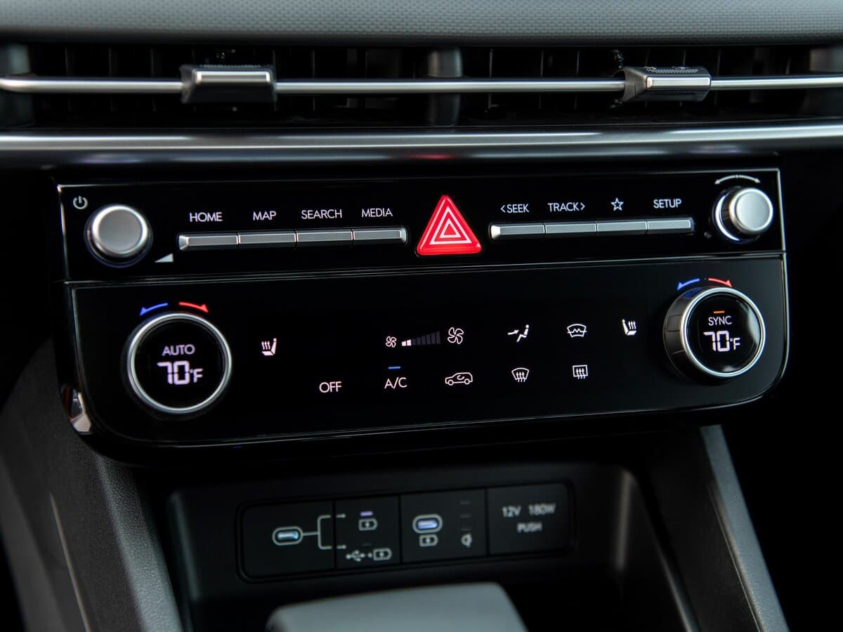 Hyundai Santa Cruz I Restayling — Salon, arxadan