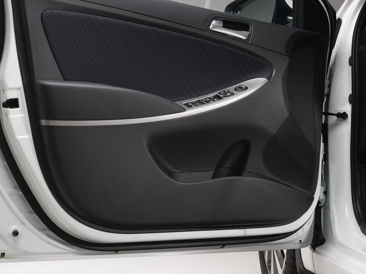 Hyundai Solaris I Restayling — Qapı