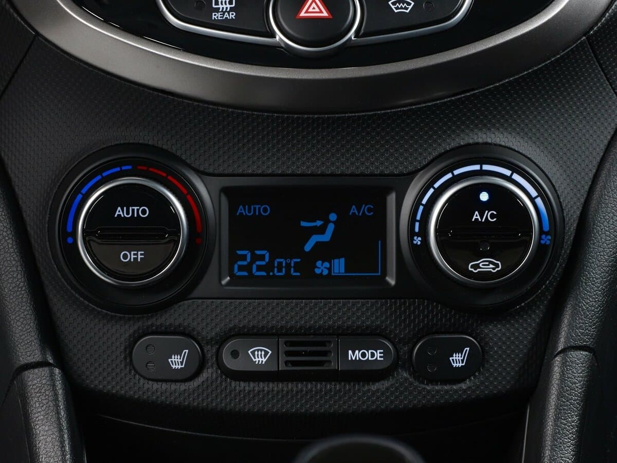 Hyundai Solaris I Restayling — Salon, öndən
