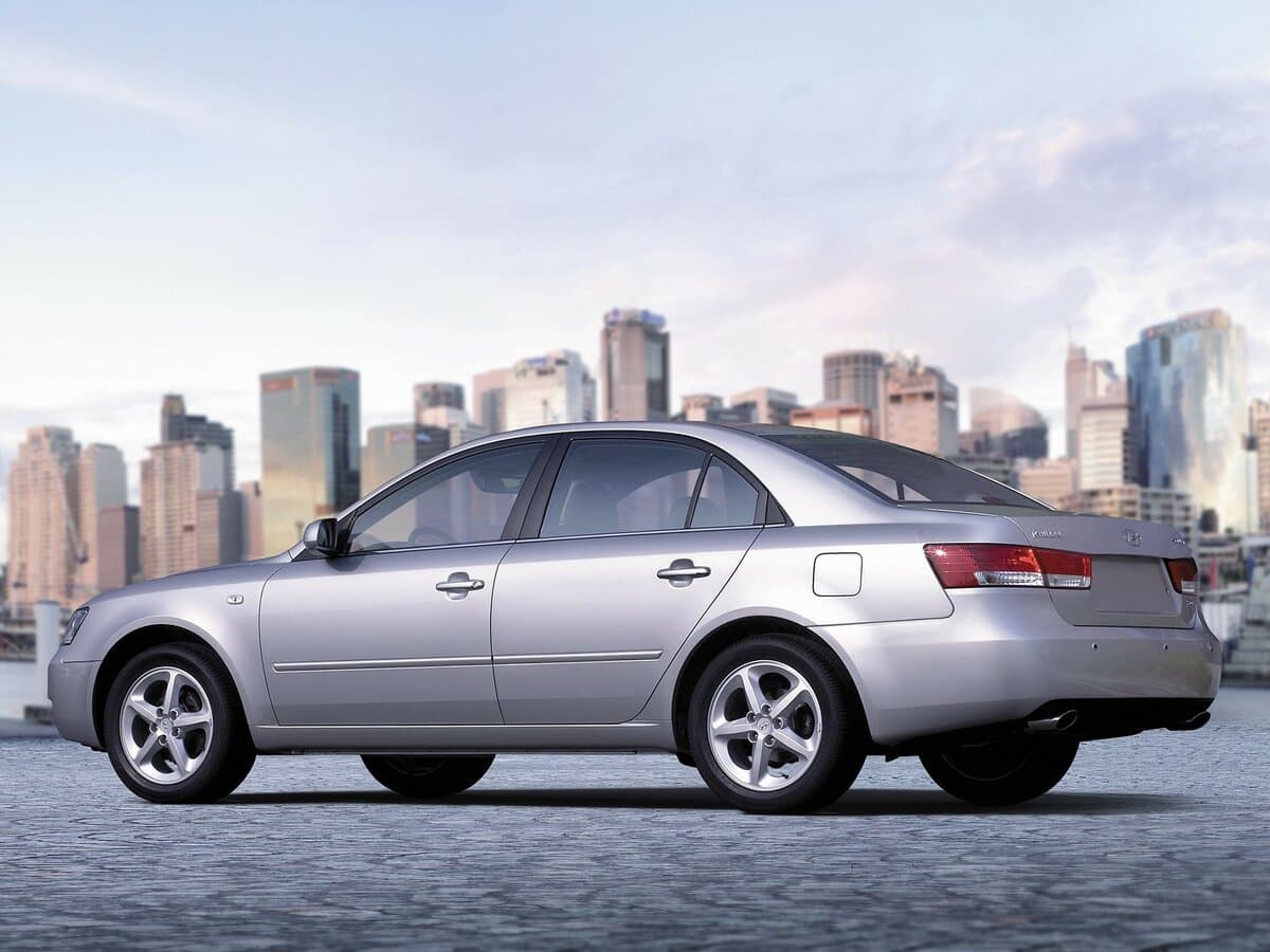 Hyundai Sonata V (NF) — 3/4 arxadan