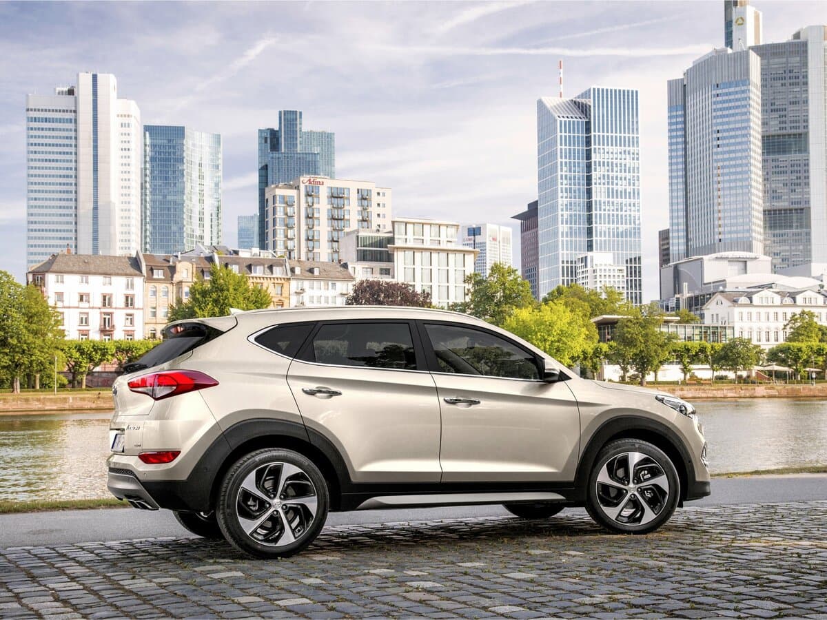 Hyundai Tucson III — Yandan