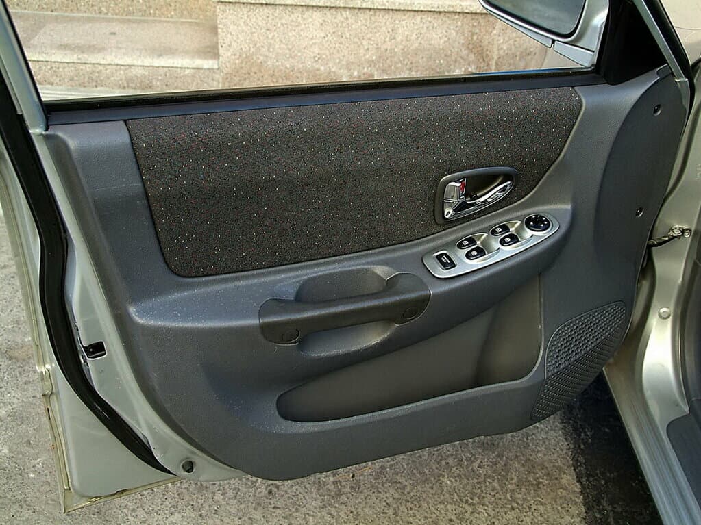 Hyundai Verna I — Qapı