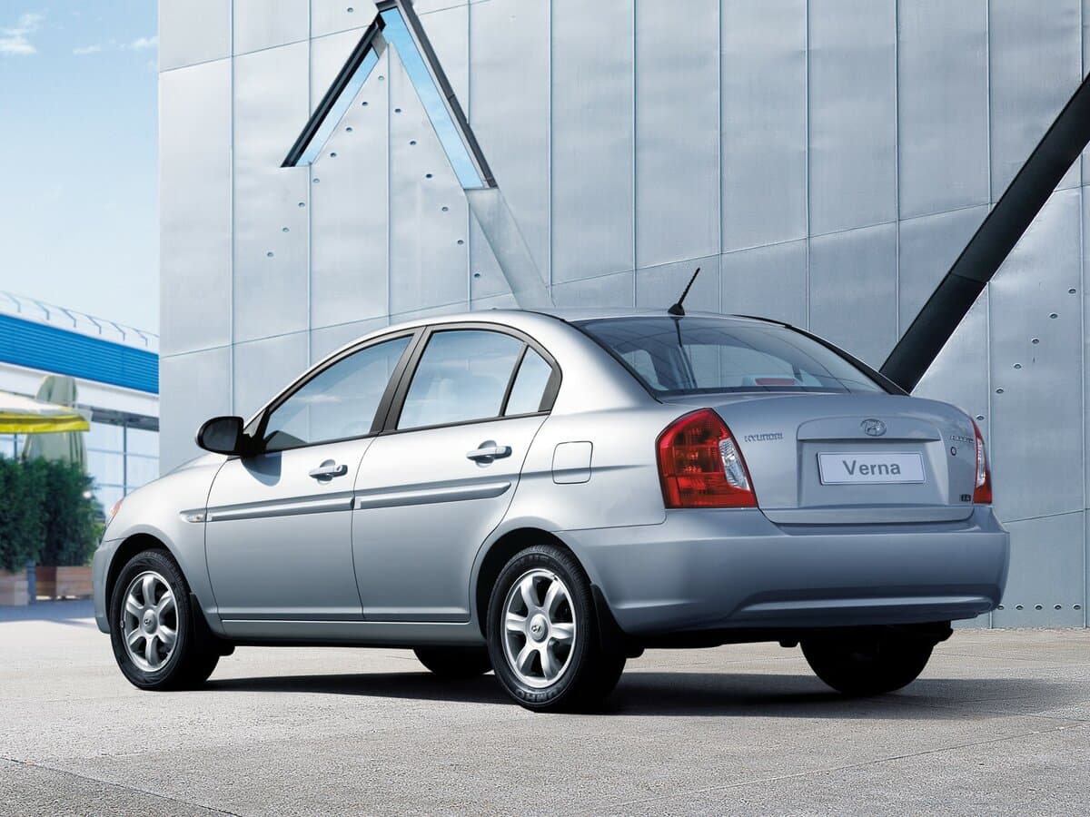 Hyundai Verna II — 3/4 arxadan