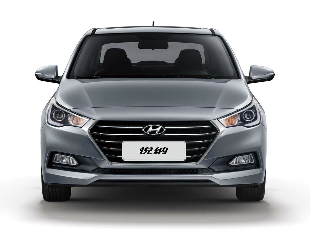 Hyundai Verna IV — Öndən