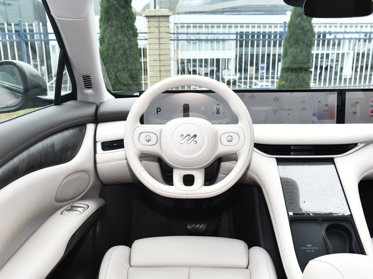 IM Motors (Zhiji) LS6 I — Sükan