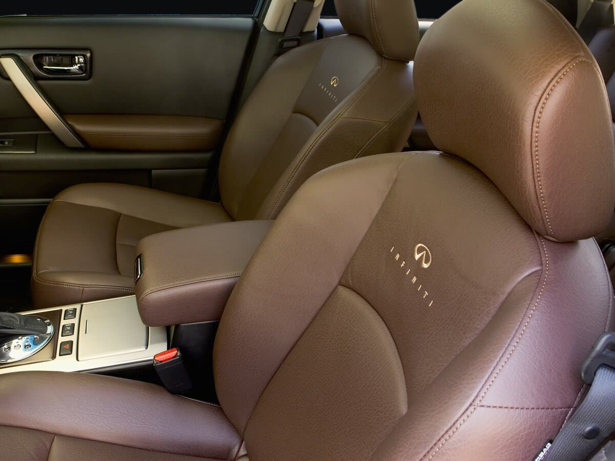 Infiniti FX I (S50) Restayling — Salon, öndən