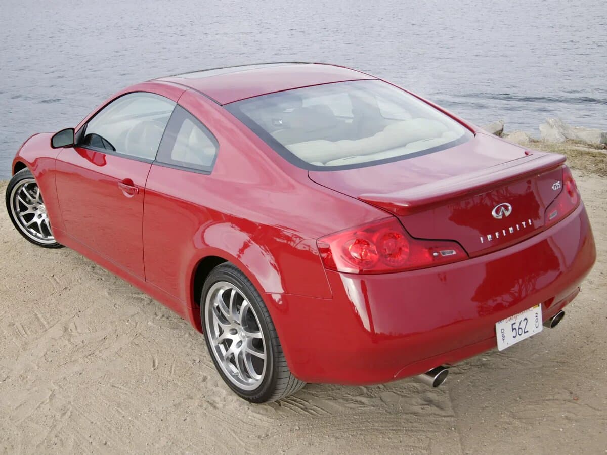 Infiniti G III — 3/4 arxadan