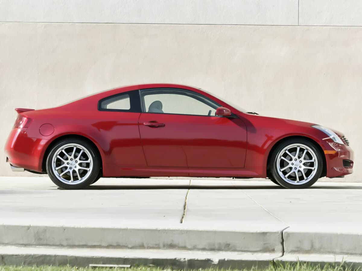 Infiniti G III — Yandan