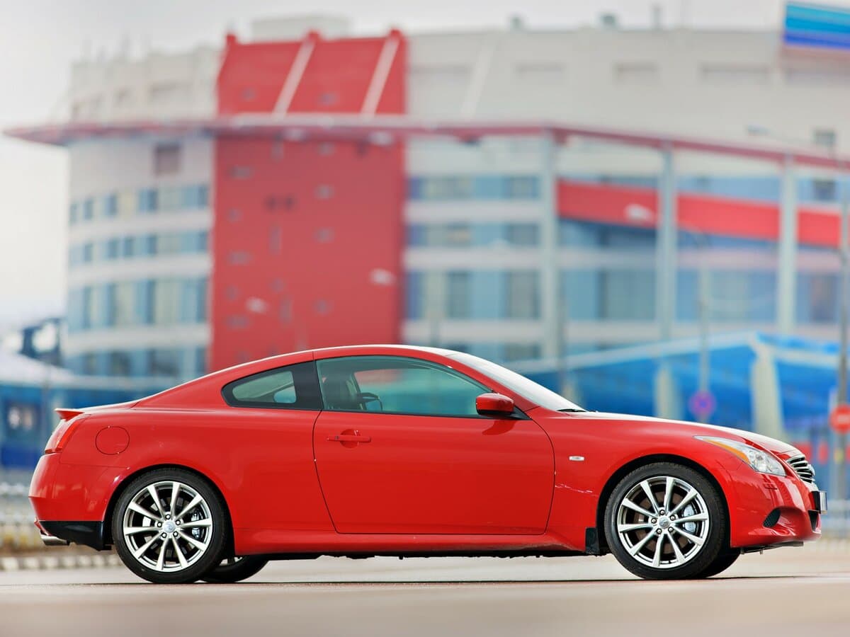 Infiniti G IV — Yandan