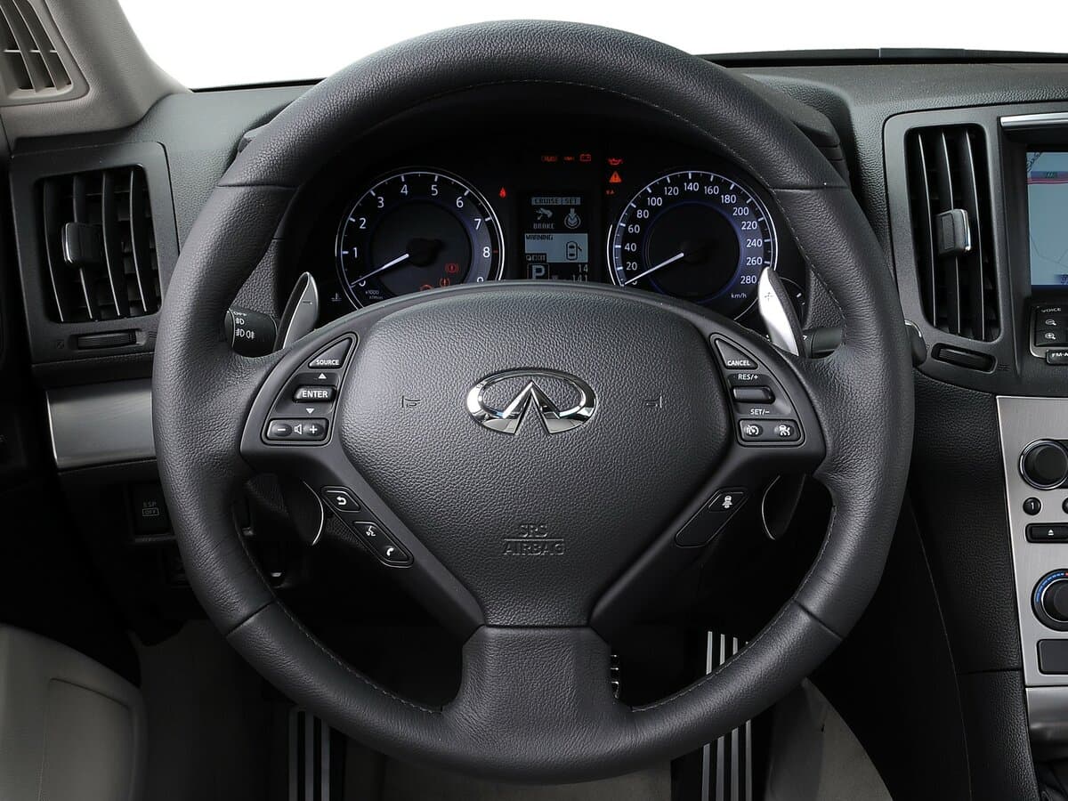 Infiniti G IV — Sükan