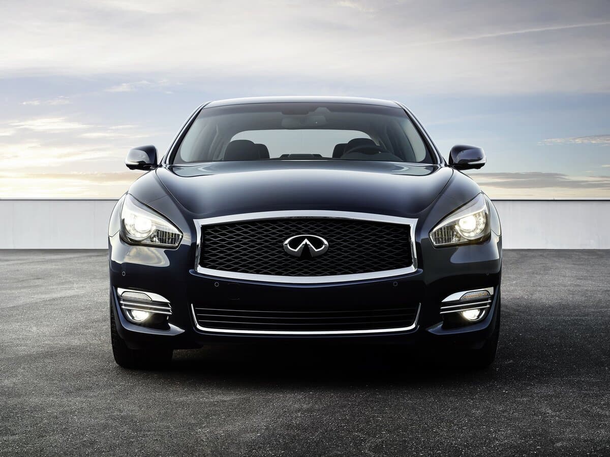 Infiniti Q70 I — Öndən