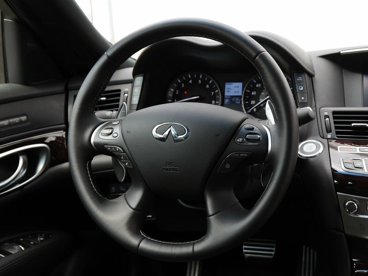 Infiniti Q70 I Restayling — Sükan