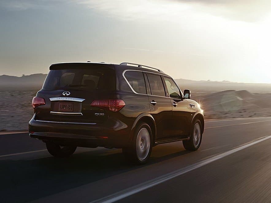 Infiniti QX80 I — 3/4 arxadan