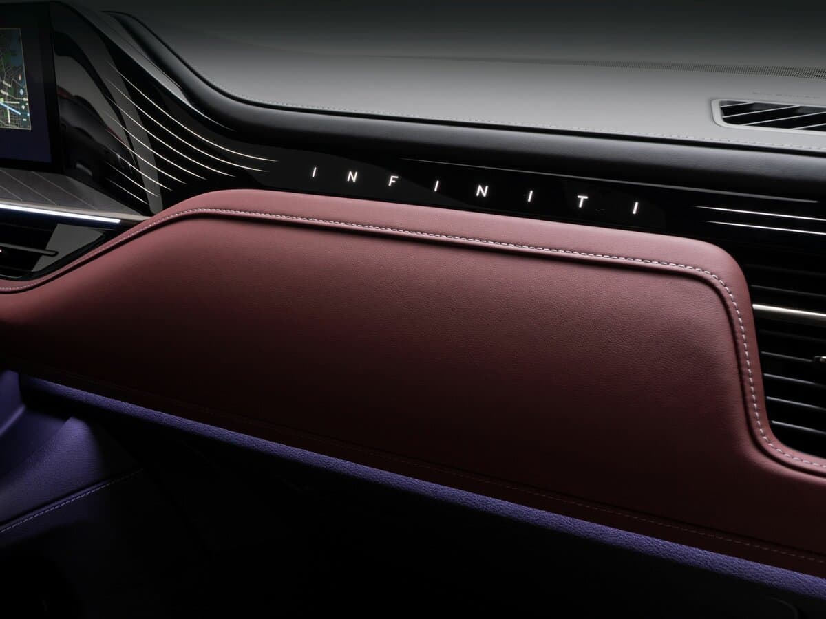 Infiniti QX80 II — Salon, arxadan