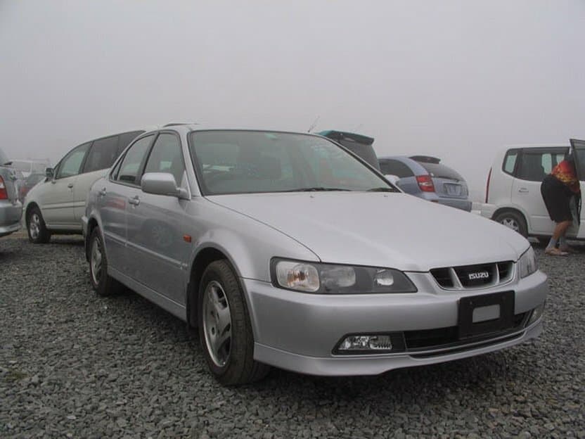Isuzu Aska IV — Öndən
