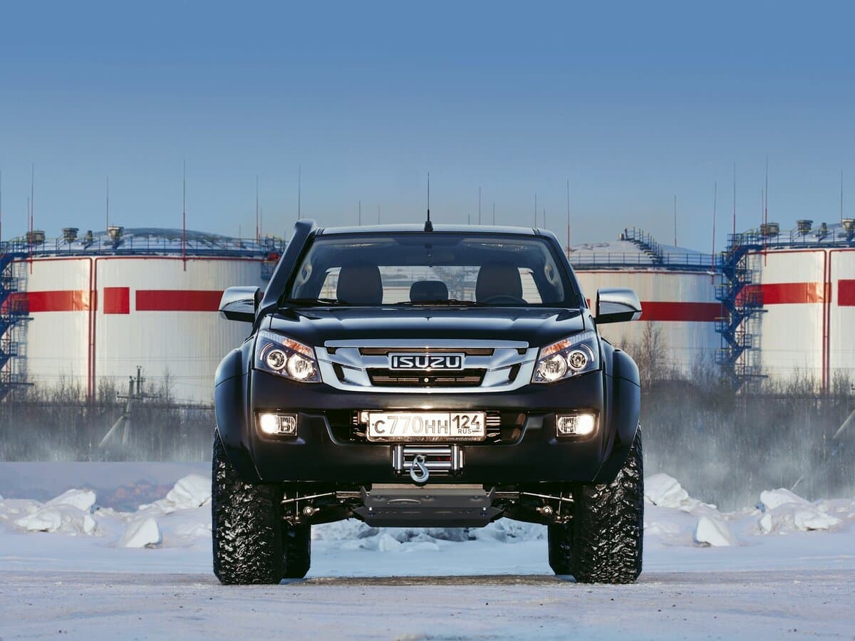 Isuzu D-Max II — Öndən