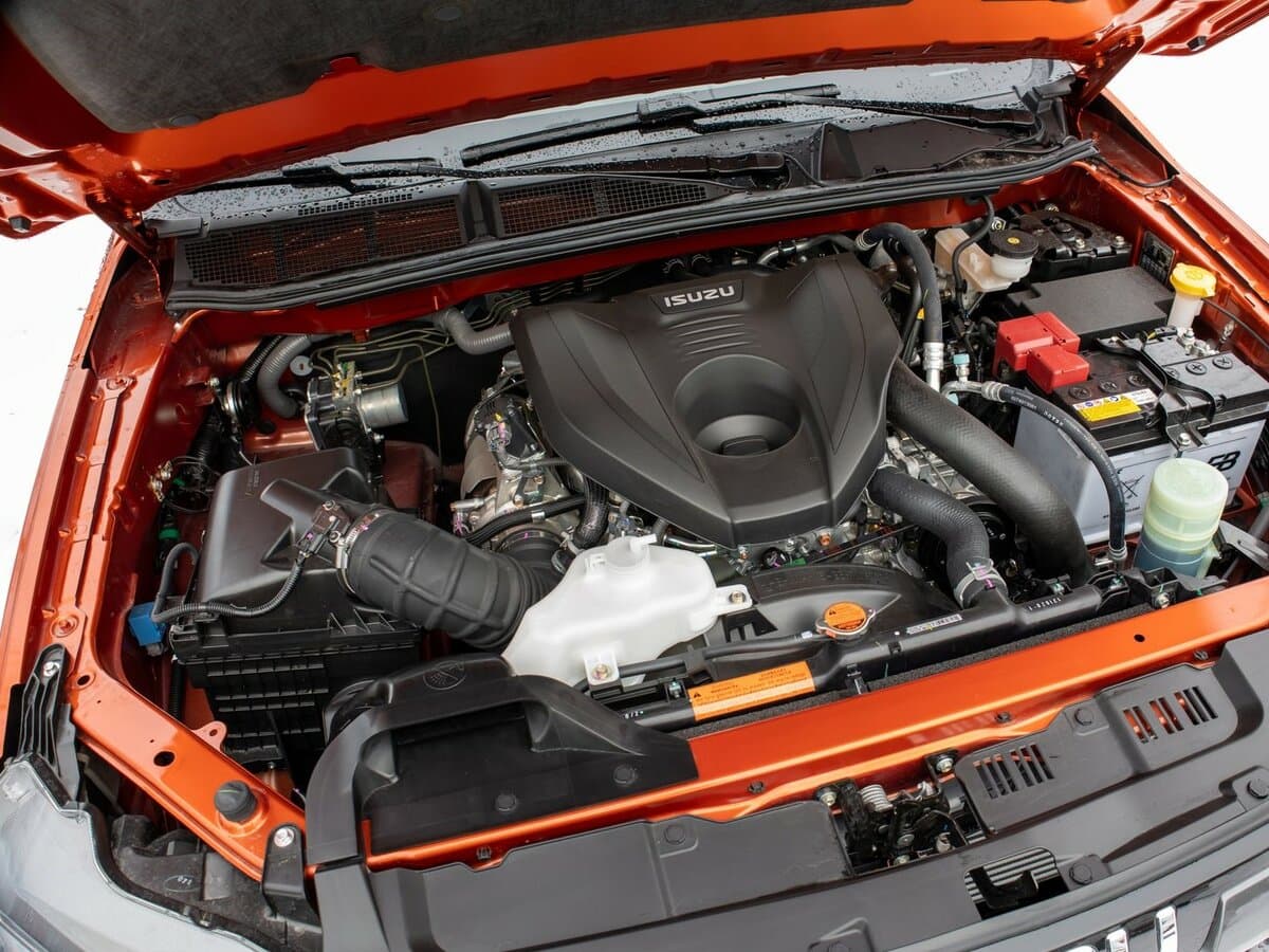 Isuzu D-Max III — Salon, öndən