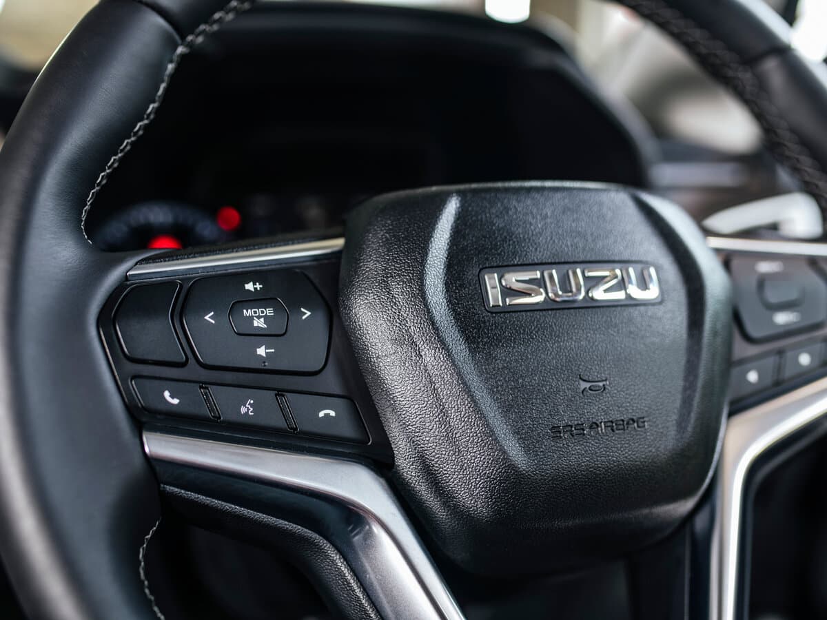 Isuzu D-Max III — Sükan