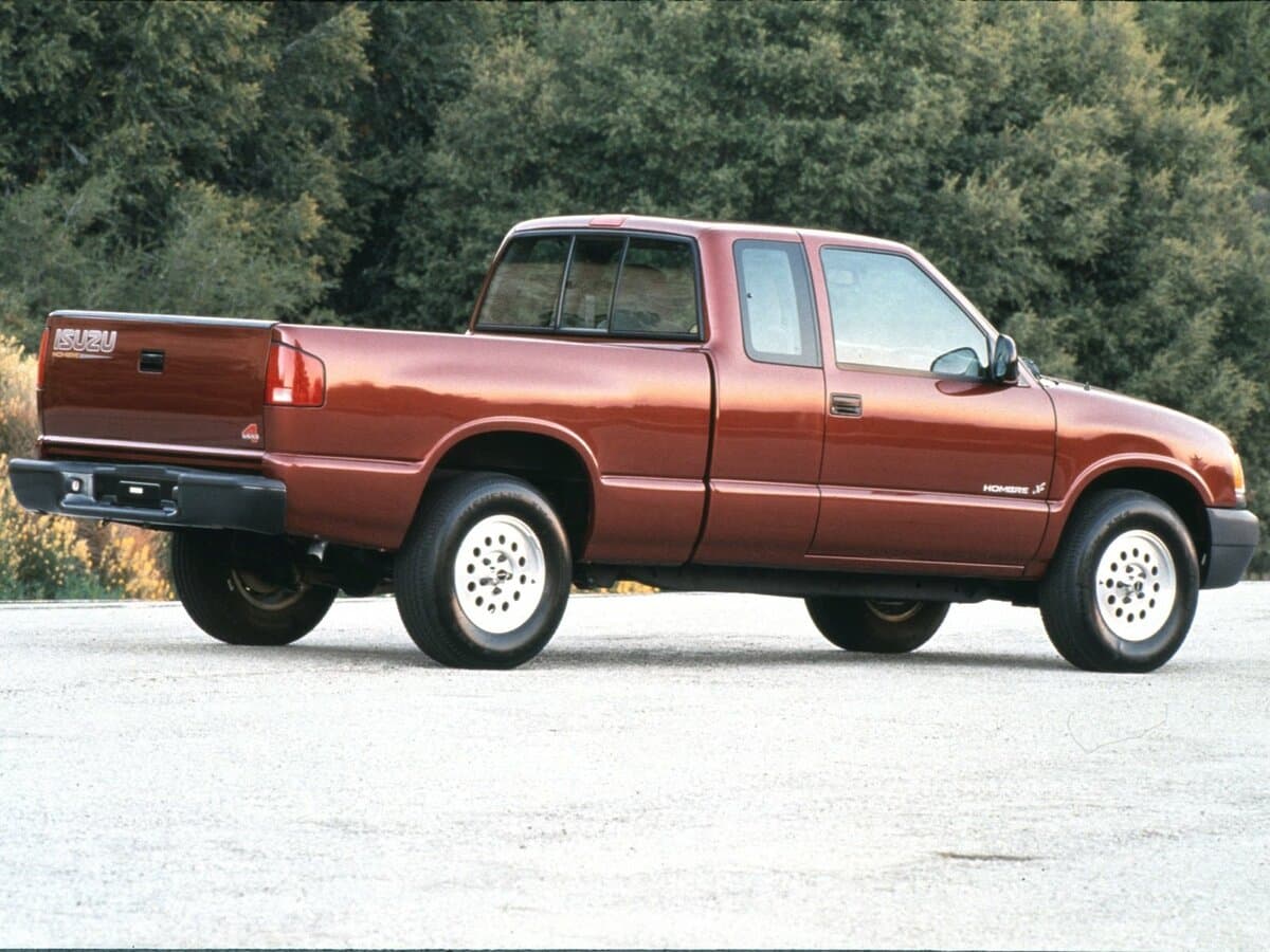 Isuzu Hombre I — Yandan