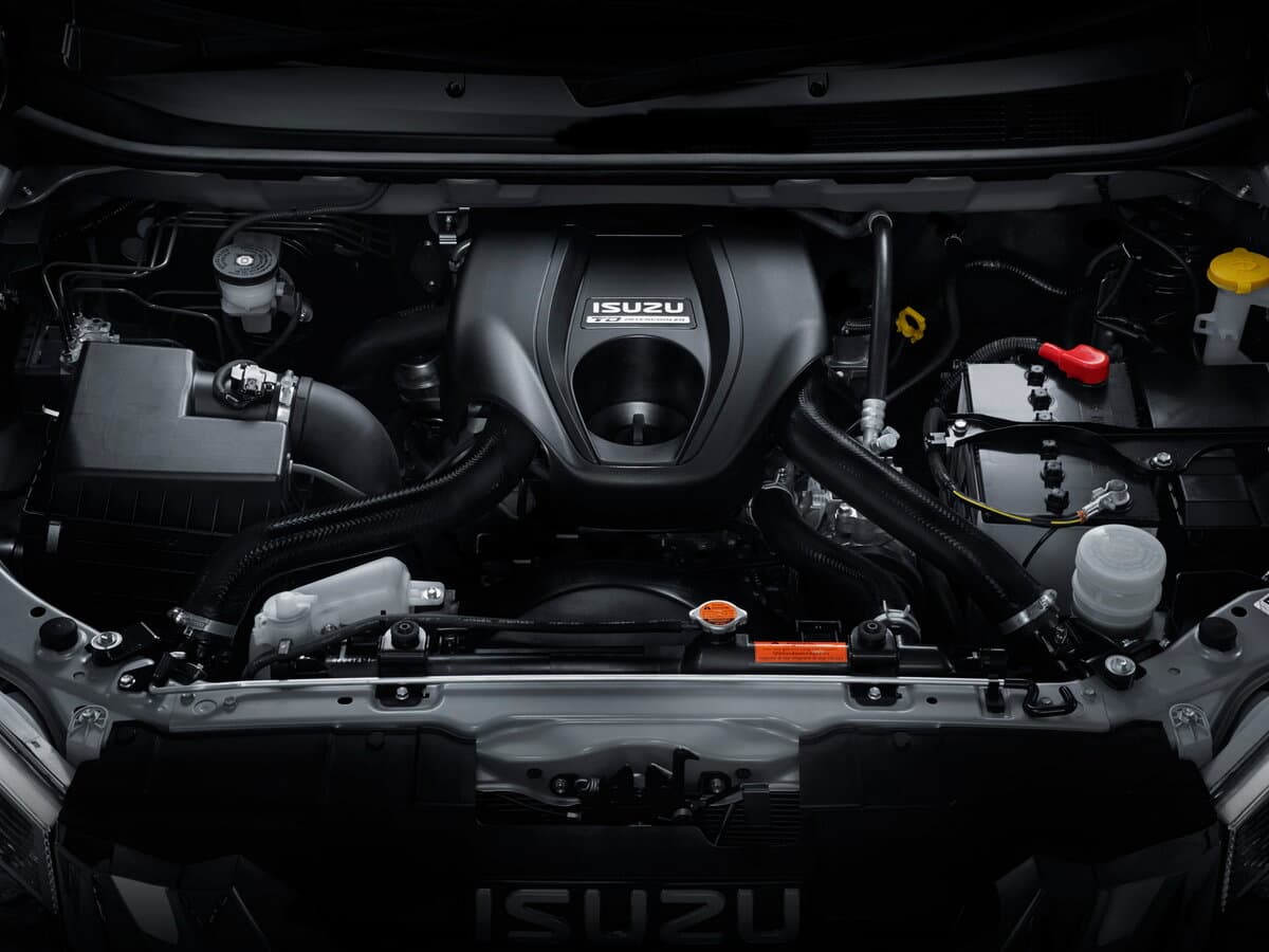 Isuzu MU-X I — Salon, öndən