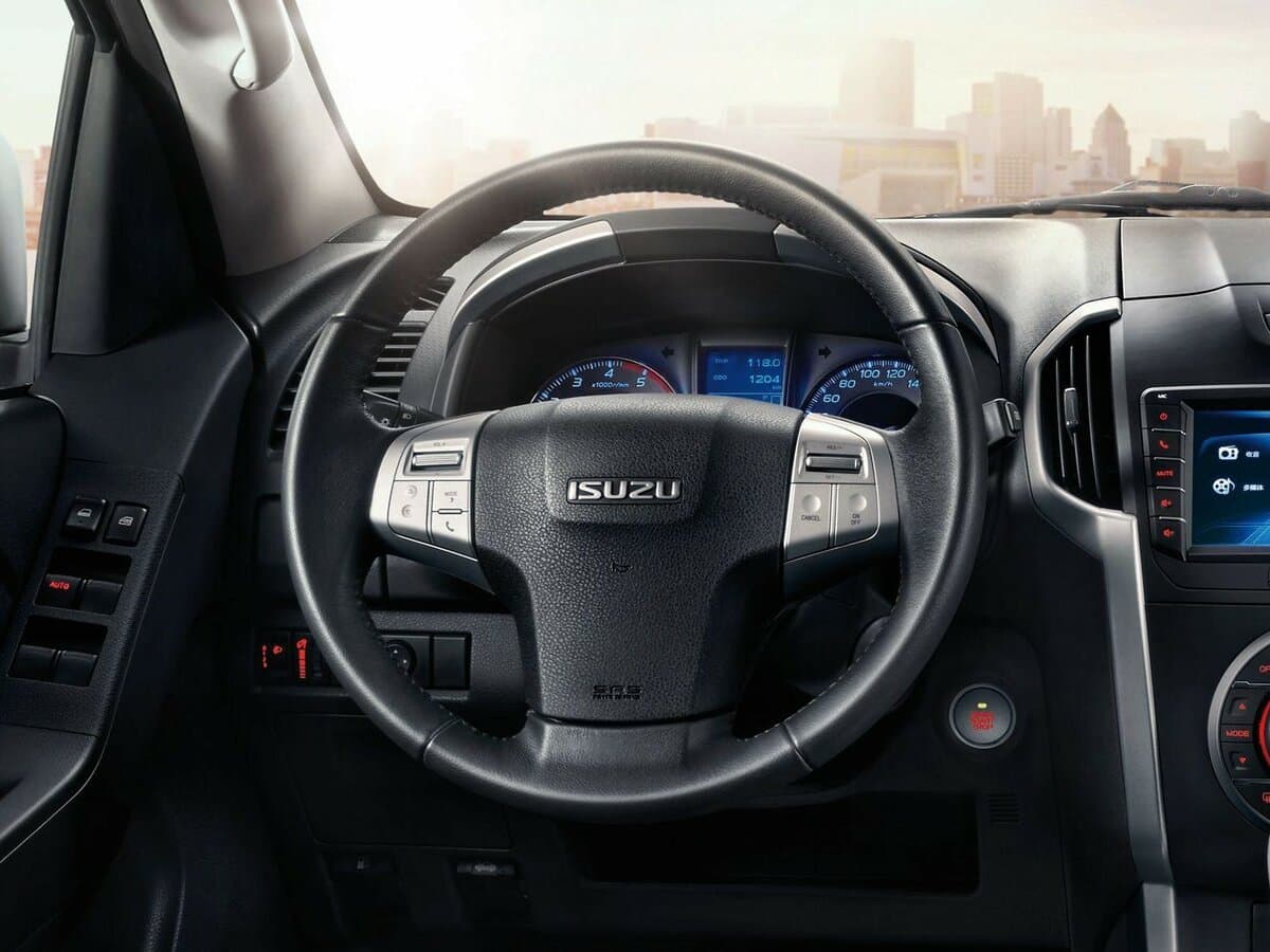Isuzu MU-X I — Sükan