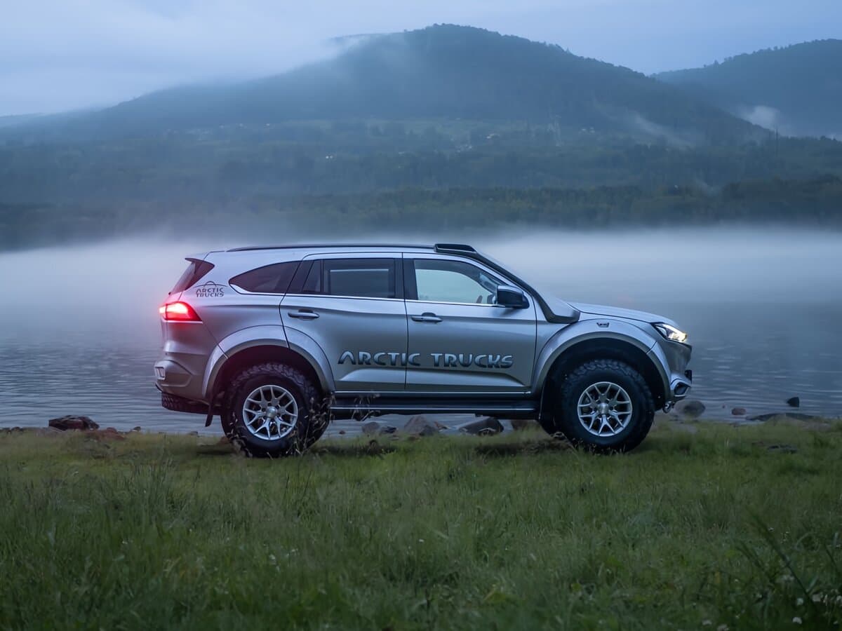 Isuzu MU-X II — Yandan