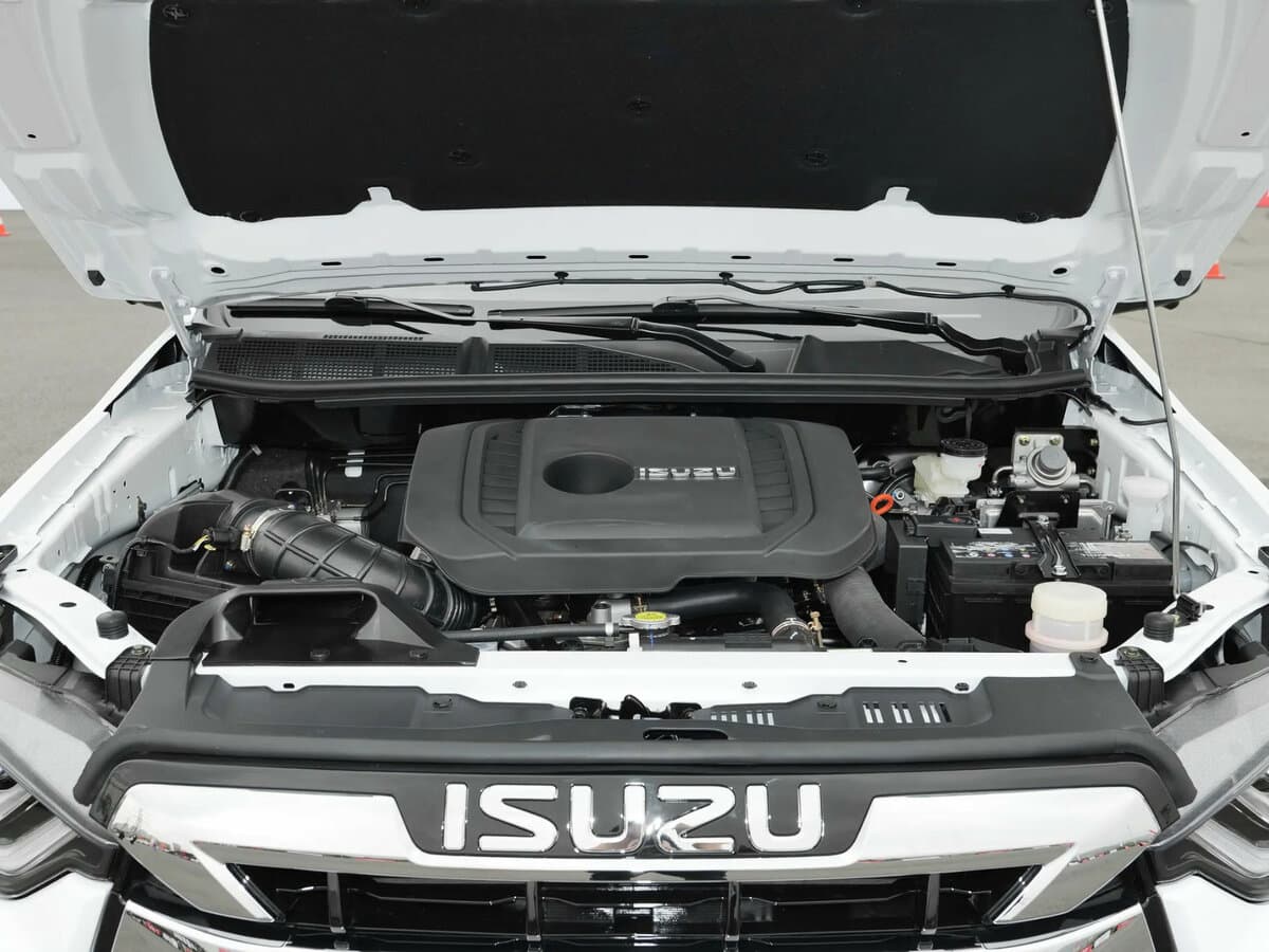 Isuzu T30 Explorer 2023 – indiyədək — Salon, öndən
