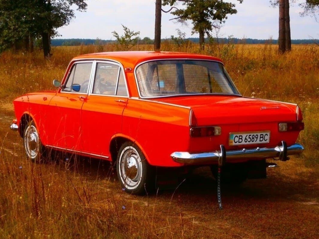 Ij Moskviç-412 1967 – 1998 — 3/4 arxadan