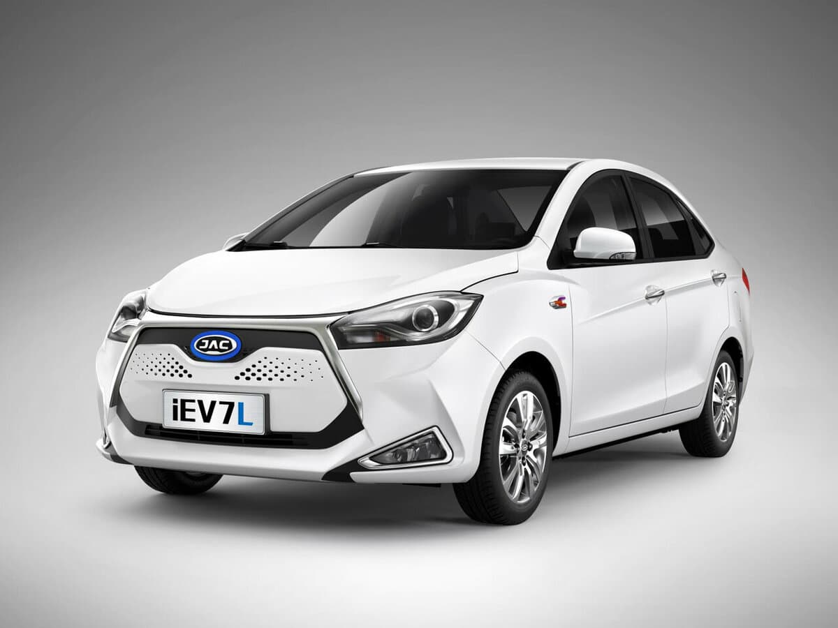 JAC iEV7L I — öndən görünüş