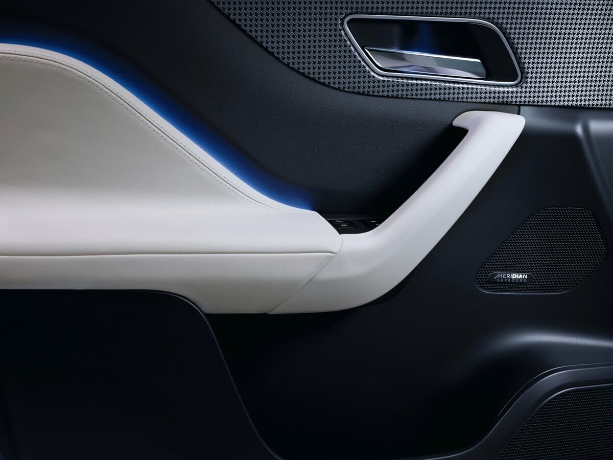 Jaguar F-Pace I — Qapı