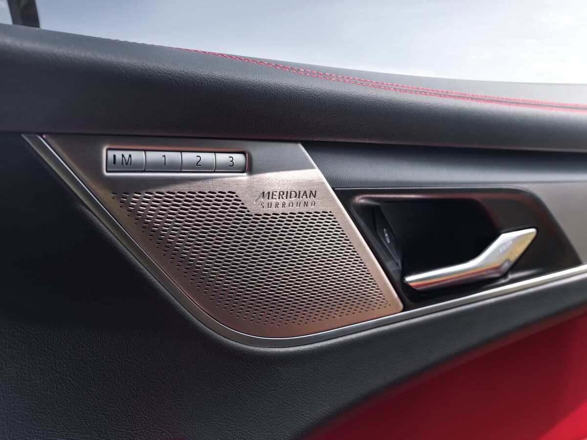 Jaguar F-Pace I Restayling — Salon, arxadan