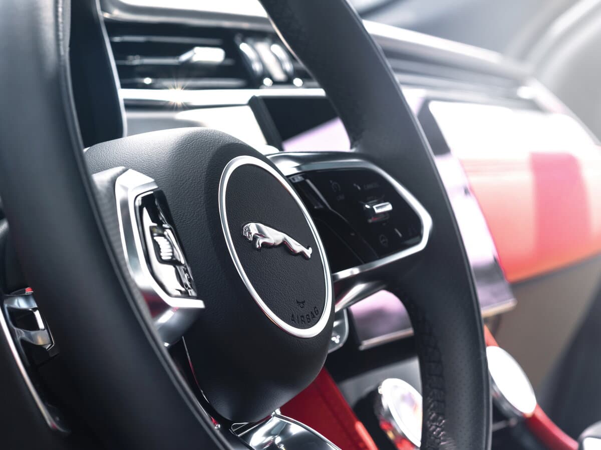 Jaguar F-Pace I Restayling — Sükan