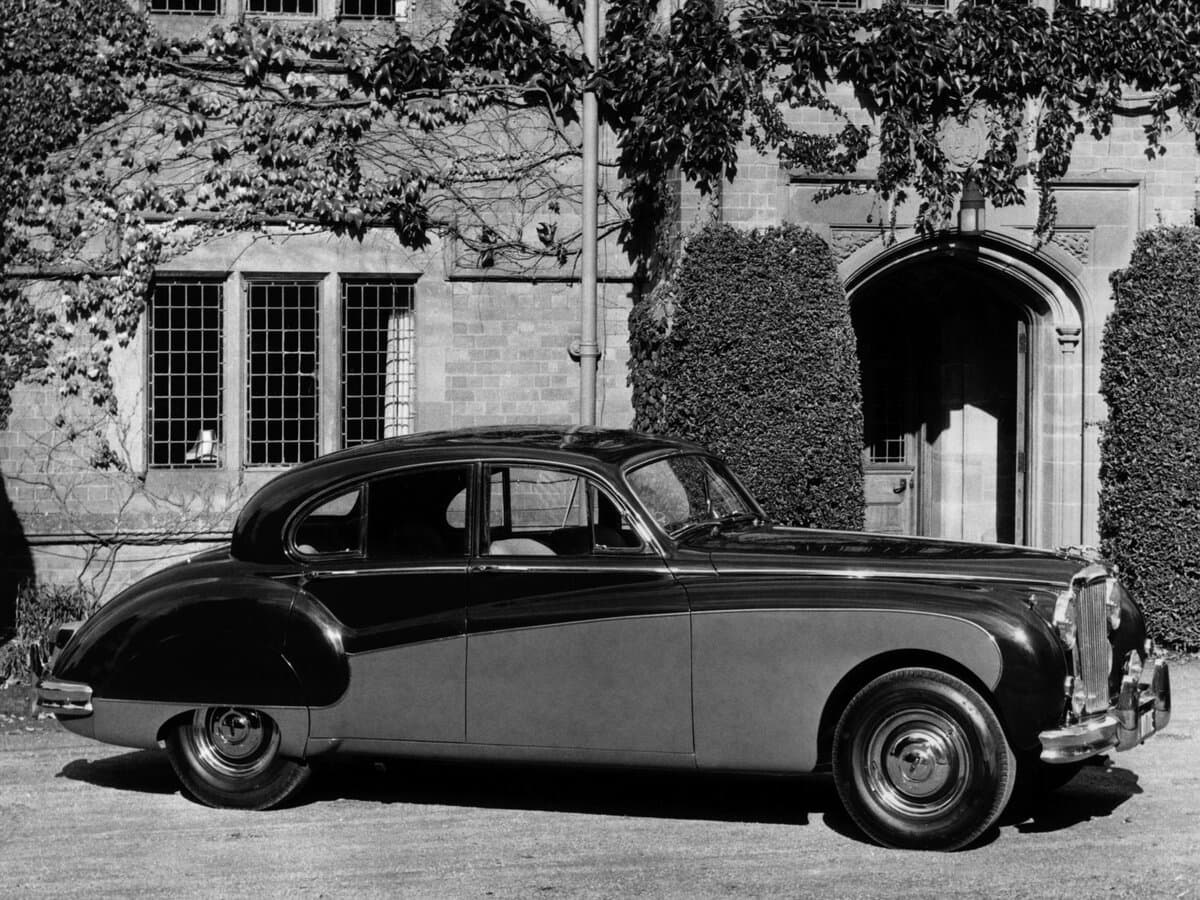 Jaguar Mark IX I — Yandan