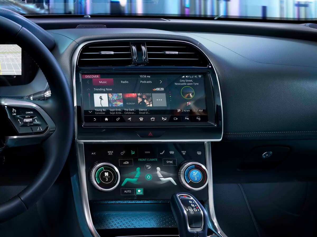 Jaguar XE I Restayling — Salon, öndən