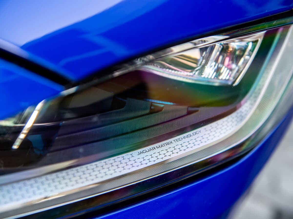 Jaguar XE I Restayling — Fara