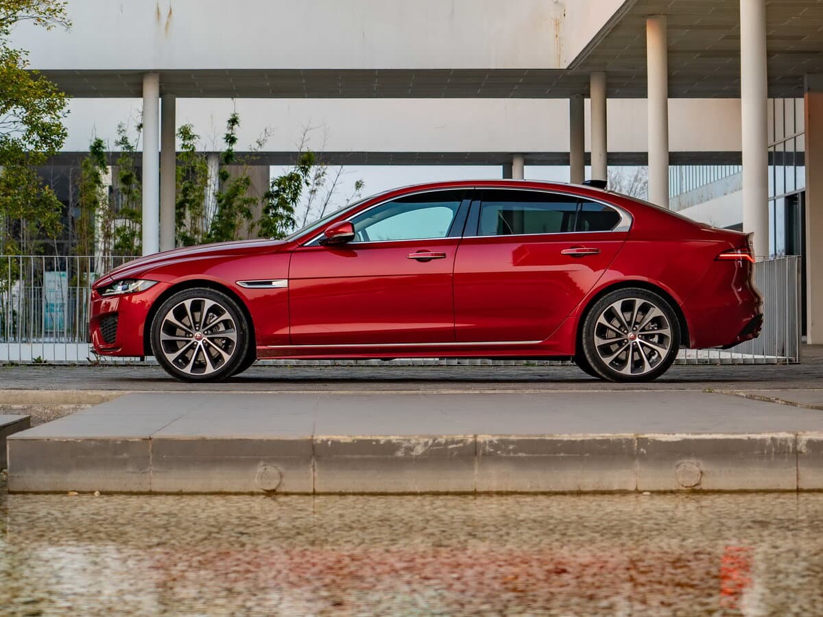 Jaguar XE I Restayling — Yandan