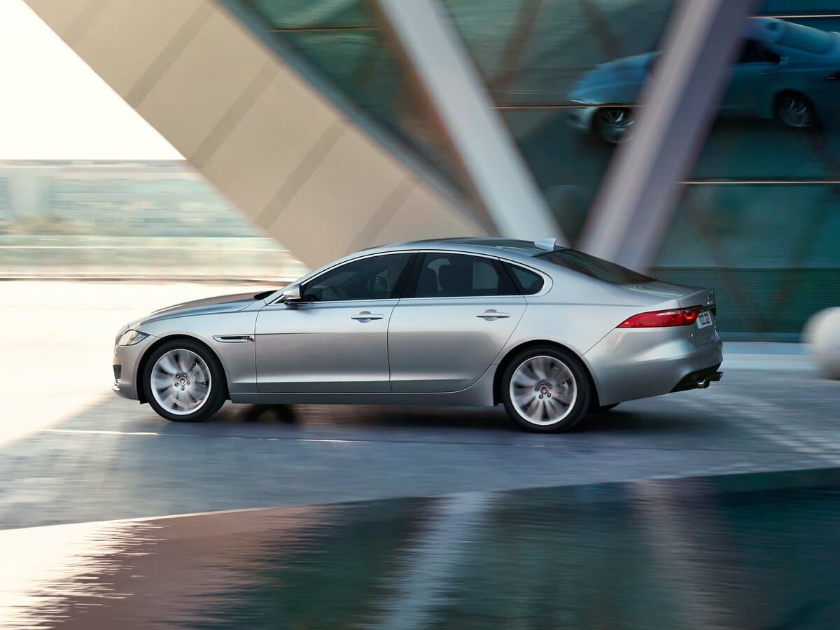 Jaguar XF II — Yandan