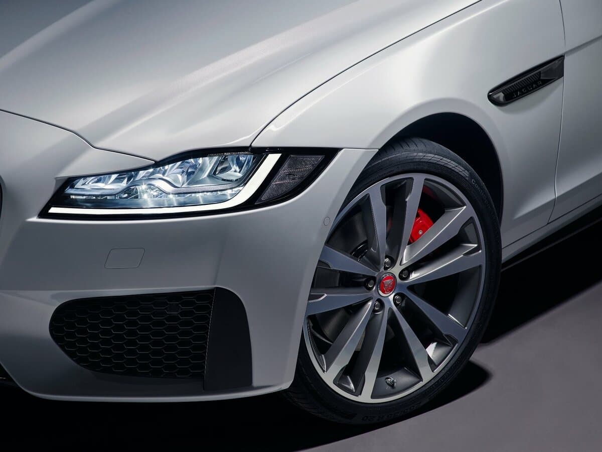 Jaguar XF II — Fara