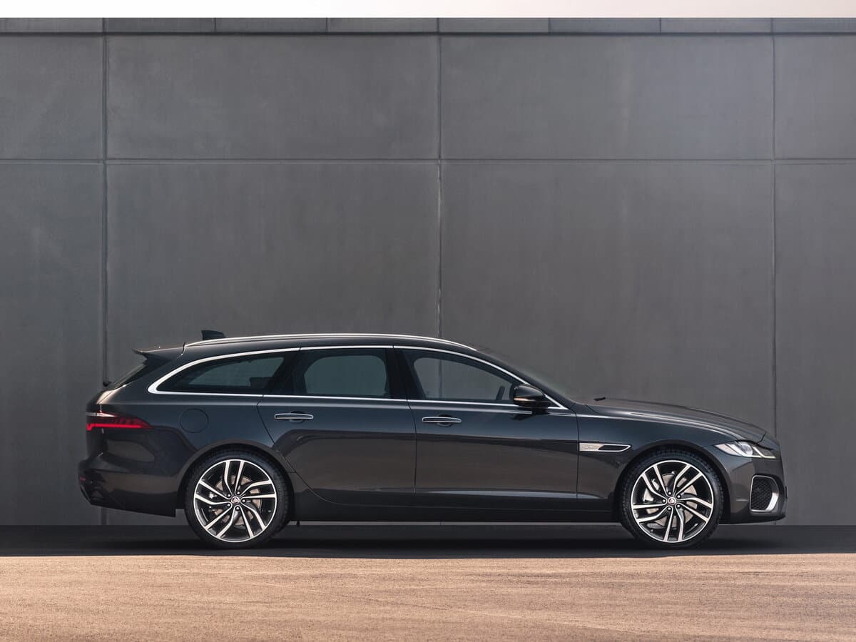 Jaguar XF II Restayling — Yandan