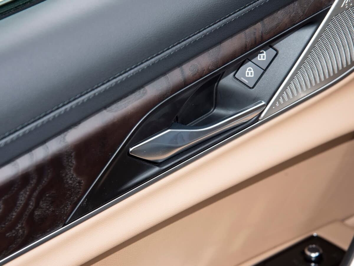 Jaguar XF II Restayling — Qapı