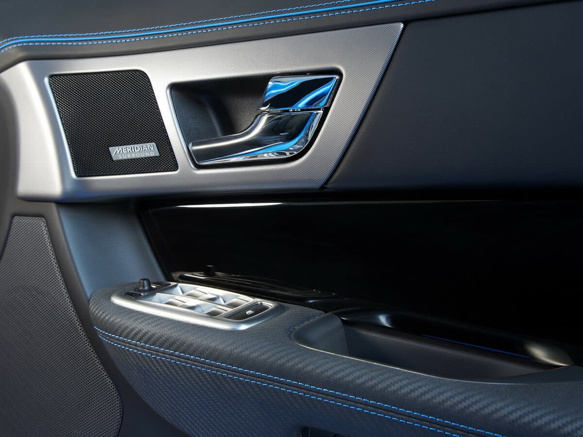 Jaguar XFR I Restayling — Qapı