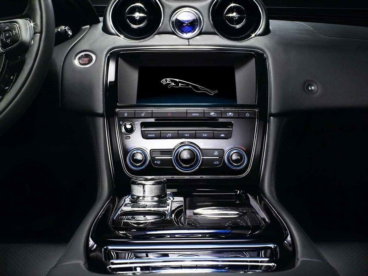 Jaguar XJ IV (X351) — Salon, öndən